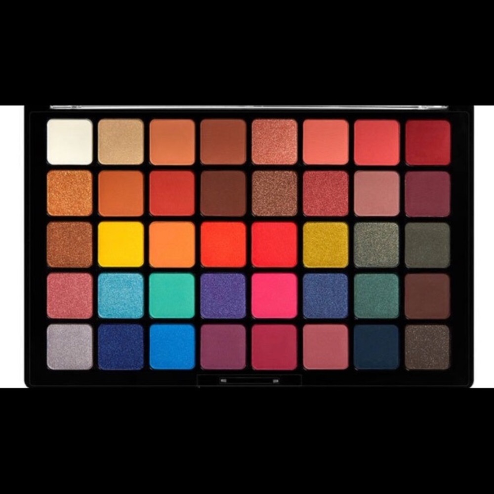 NYX. Modern Dreamer Eyeshadow palette